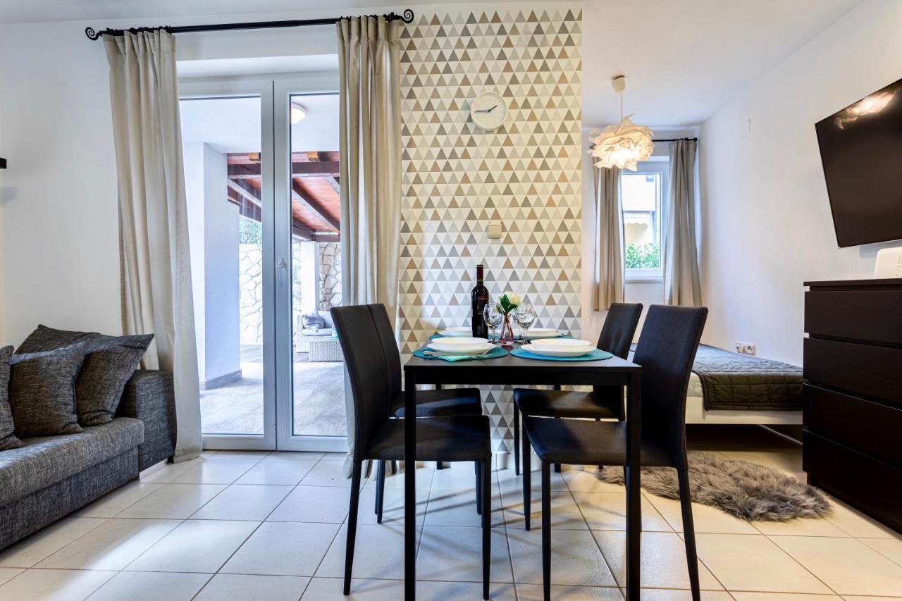 Apartments Adria Garden Башка Екстер'єр фото