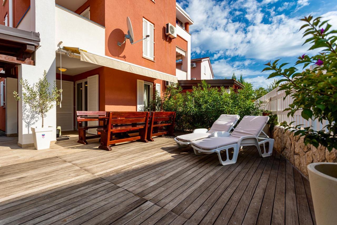 Apartments Adria Garden Башка Екстер'єр фото